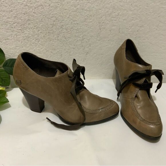 Born Shoes - Born Women's Banbury Fringe Moc Boots Size 9 Natural Tan Nubuck Heeled W02016